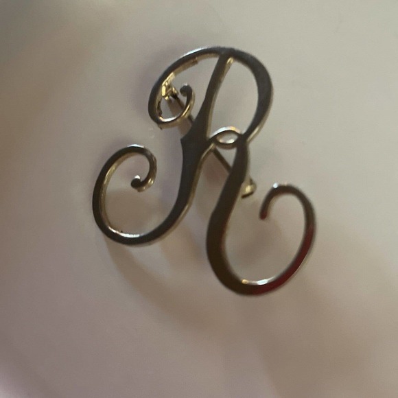 Vintage Silver Tone Initial Brooch Pin "R" 1.5 Inches Excellent Condition - Picture 2 of 4